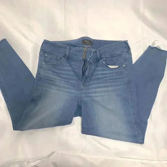 Torrid Super Soft Jegging Eco Medium Wash Disco Fever 3 Button Closure SIZE 20T - Picture 4 of 11